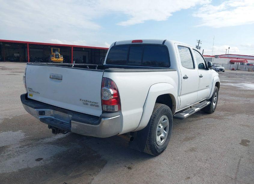 Photo 4 of 2013 Toyota Tacoma DOUBLE CAB PRERUNNER (VIN 3TMJU4GN3DM139141)
