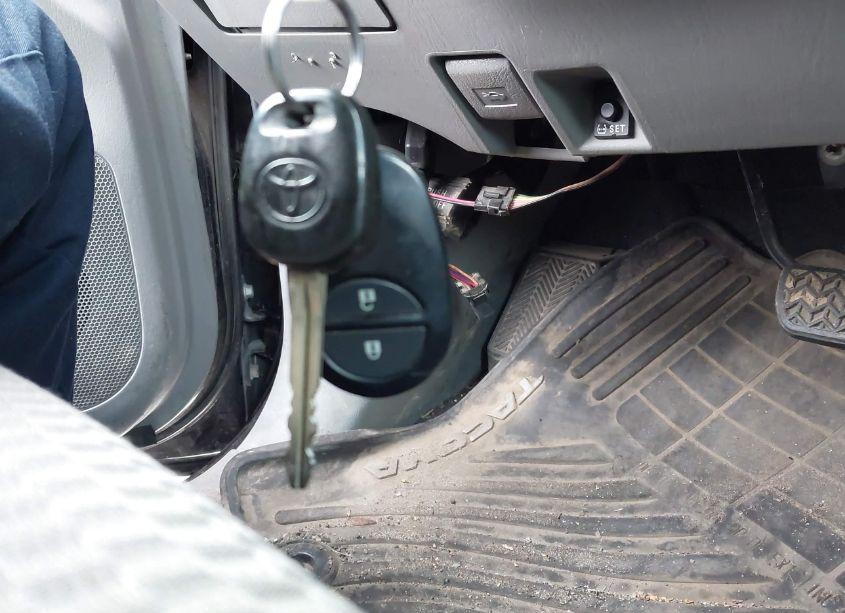 Photo 11 of 2013 Toyota Tacoma DOUBLE CAB PRERUNNER (VIN 3TMJU4GN3DM142332)