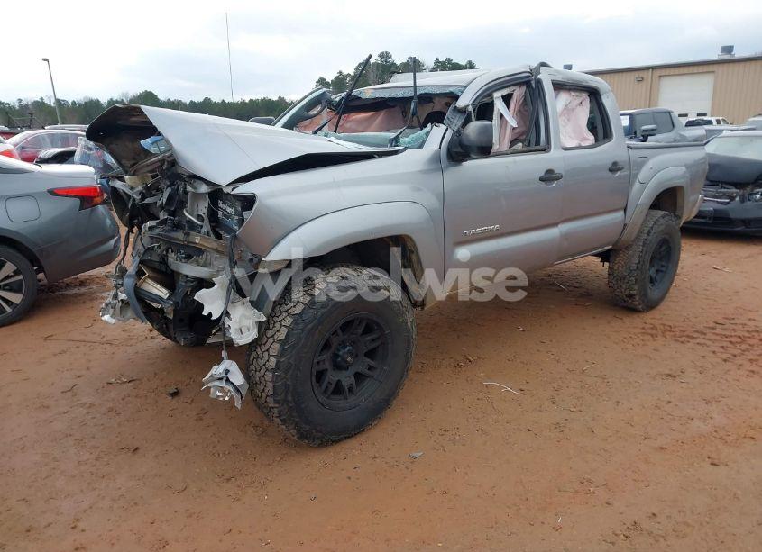 Photo 2 of 2015 Toyota Tacoma PRERUNNER V6 (VIN 3TMJU4GN3FM179304)