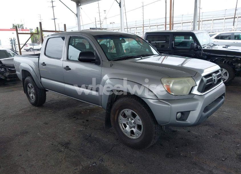 2015 Toyota Tacoma PRERUNNER V6 (VIN 3TMJU4GN3FM186933) main photo