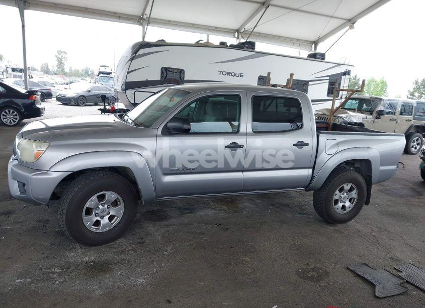 Photo 15 of 2015 Toyota Tacoma PRERUNNER V6 (VIN 3TMJU4GN3FM186933)