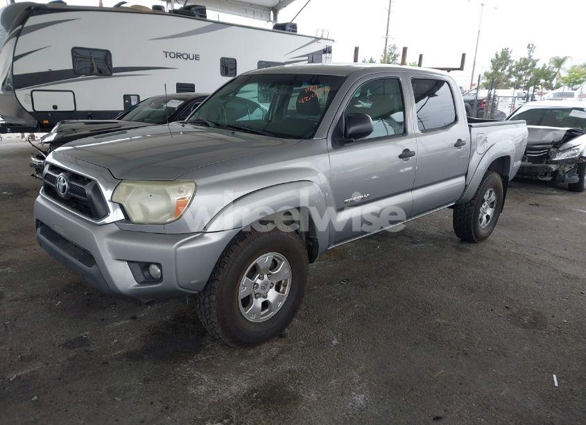 Photo 2 of 2015 Toyota Tacoma PRERUNNER V6 (VIN 3TMJU4GN3FM186933)