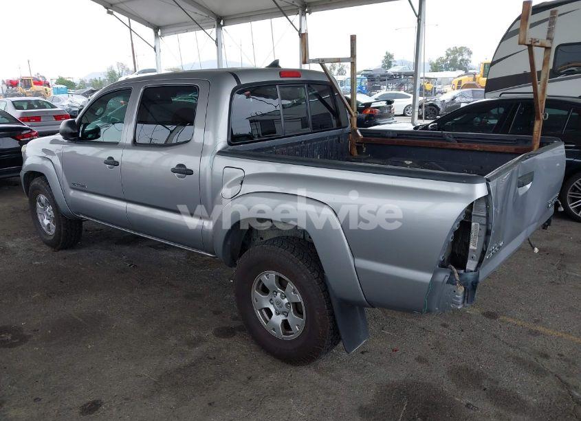 Photo 3 of 2015 Toyota Tacoma PRERUNNER V6 (VIN 3TMJU4GN3FM186933)