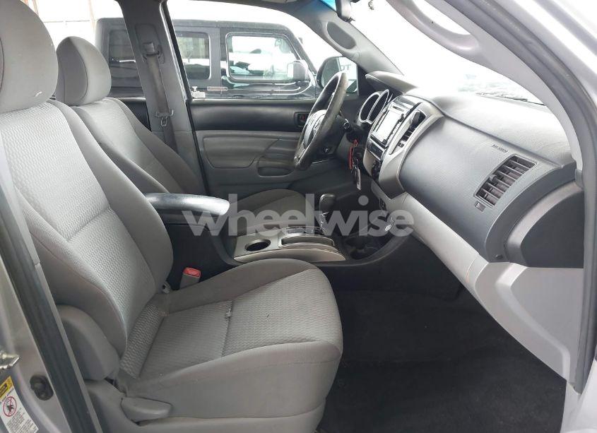 Photo 5 of 2015 Toyota Tacoma PRERUNNER V6 (VIN 3TMJU4GN3FM186933)