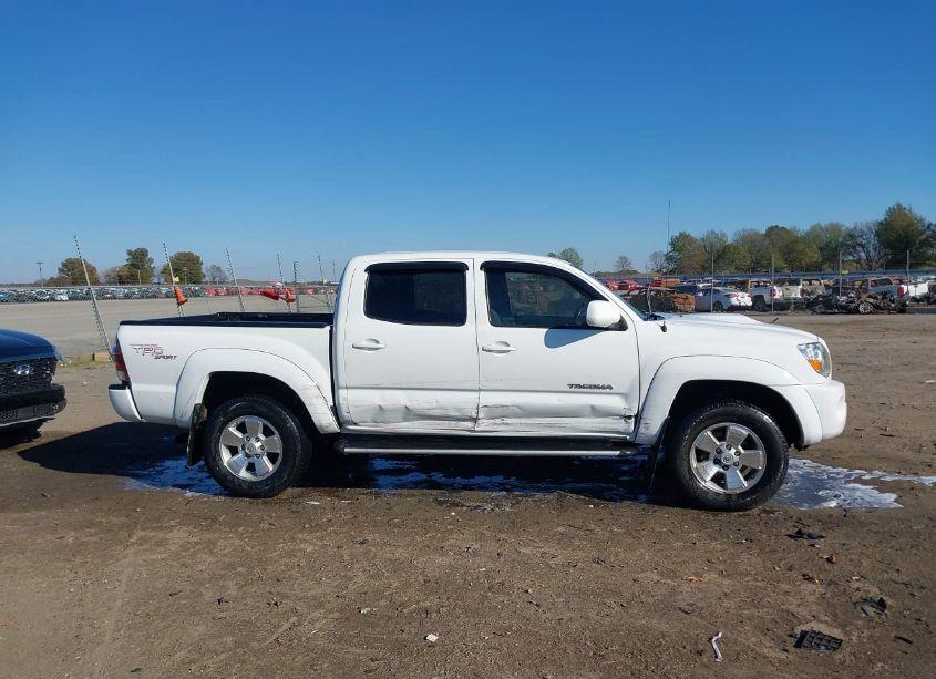 Photo 13 of 2010 Toyota Tacoma DOUBLE CAB PRERUNNER (VIN 3TMJU4GN4AM098997)