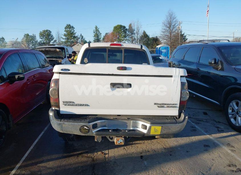 Photo 16 of 2010 Toyota Tacoma PRERUNNER V6 (VIN 3TMJU4GN4AM100621)