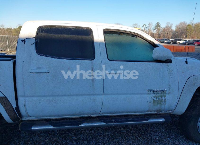 Photo 12 of 2011 Toyota Tacoma DOUBLE CAB PRERUNNER (VIN 3TMJU4GN4BM120871)