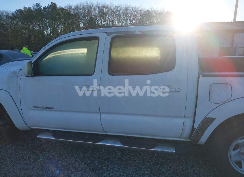Photo 13 of 2011 Toyota Tacoma DOUBLE CAB PRERUNNER (VIN 3TMJU4GN4BM120871)