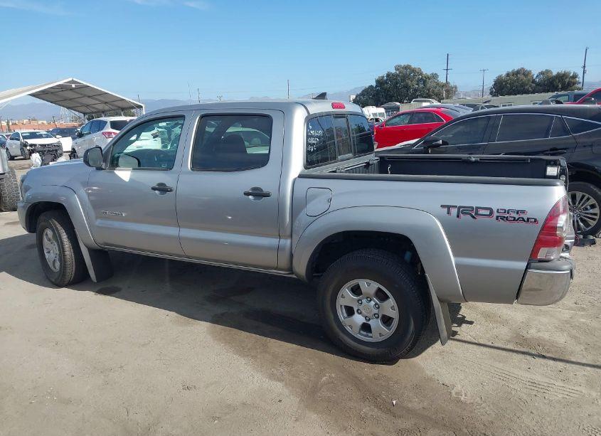 Photo 14 of 2015 Toyota Tacoma DOUBLE CAB PRERUNNER (VIN 3TMJU4GN4FM177920)