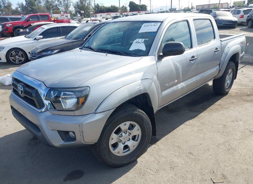 Photo 2 of 2015 Toyota Tacoma DOUBLE CAB PRERUNNER (VIN 3TMJU4GN4FM177920)