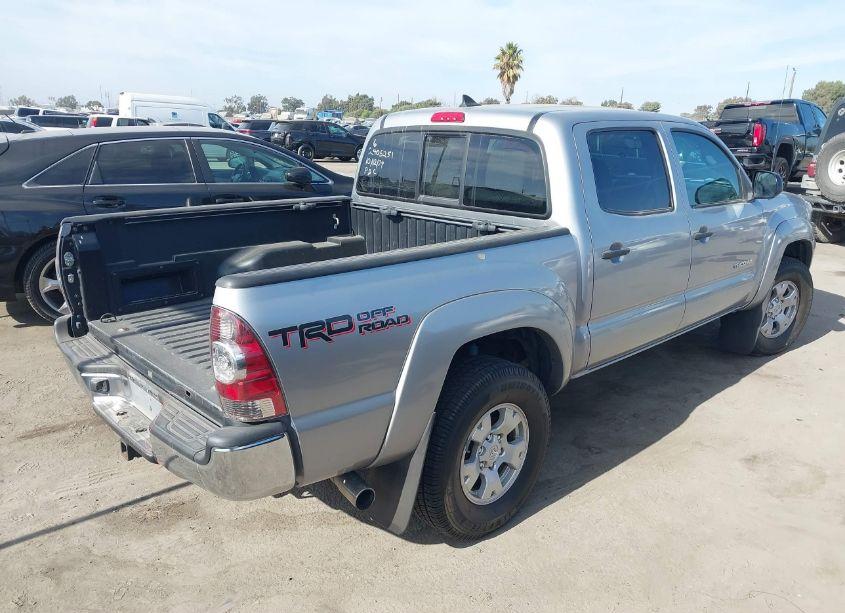 Photo 4 of 2015 Toyota Tacoma DOUBLE CAB PRERUNNER (VIN 3TMJU4GN4FM177920)