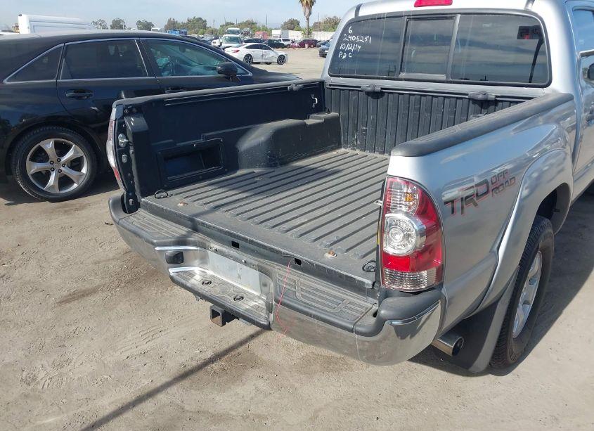 Photo 6 of 2015 Toyota Tacoma DOUBLE CAB PRERUNNER (VIN 3TMJU4GN4FM177920)