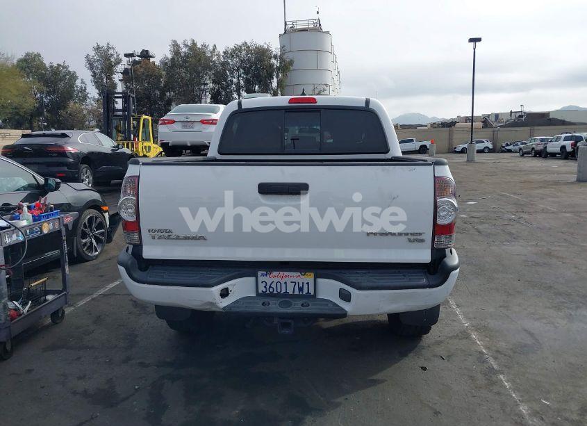 Photo 16 of 2015 Toyota Tacoma DOUBLE CAB PRERUNNER (VIN 3TMJU4GN4FM189663)