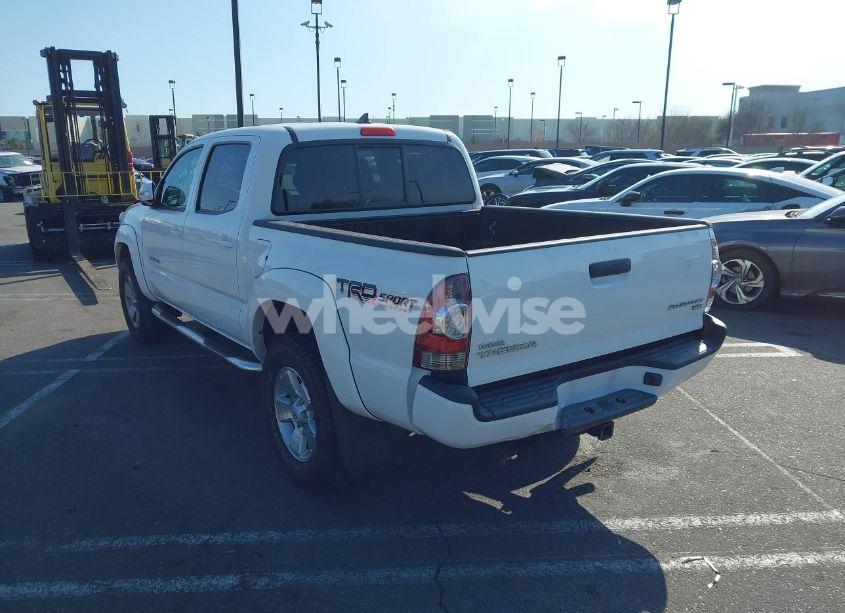 Photo 3 of 2015 Toyota Tacoma DOUBLE CAB PRERUNNER (VIN 3TMJU4GN4FM189663)