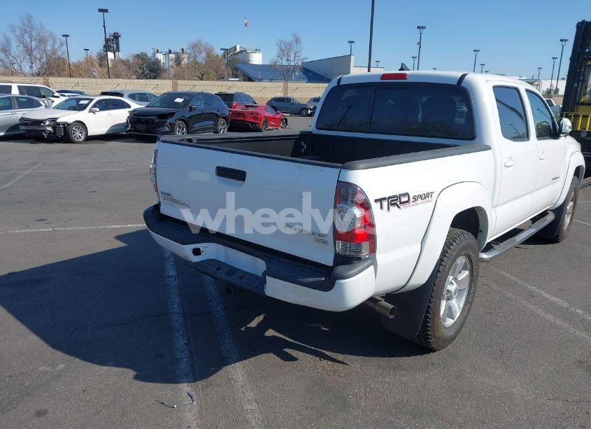 Photo 4 of 2015 Toyota Tacoma DOUBLE CAB PRERUNNER (VIN 3TMJU4GN4FM189663)