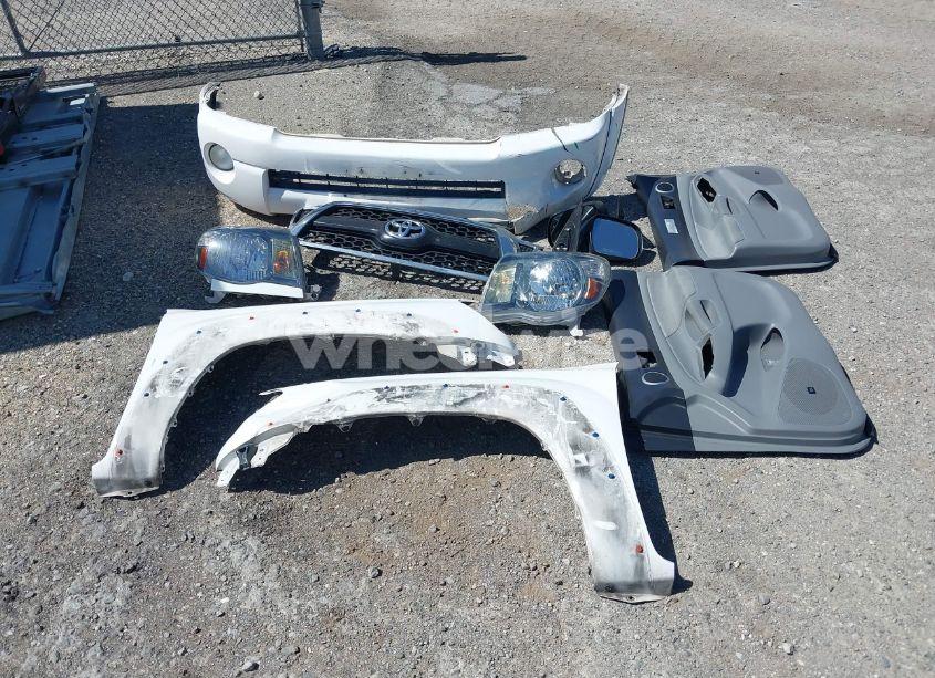 Photo 12 of 2011 Toyota Tacoma PRERUNNER V6 (VIN 3TMJU4GN5BM114111)