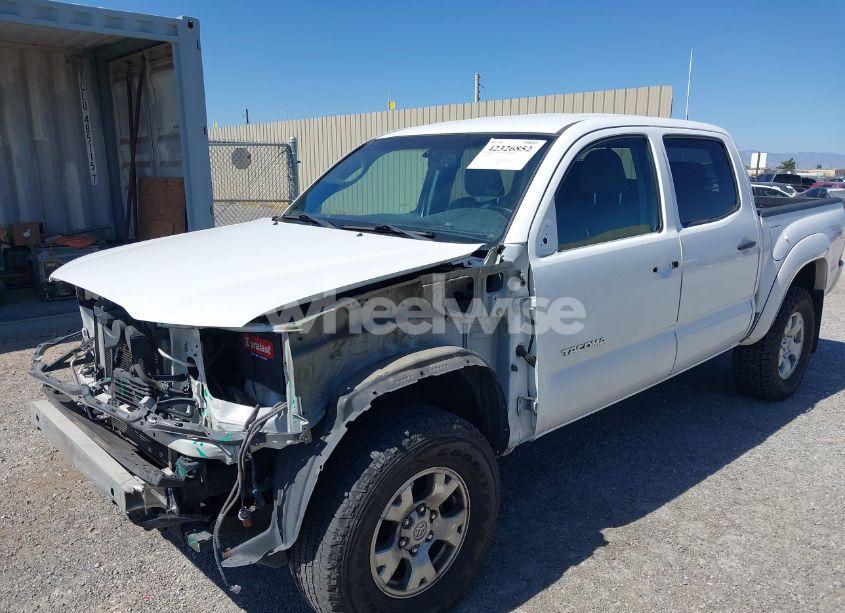 Photo 2 of 2011 Toyota Tacoma PRERUNNER V6 (VIN 3TMJU4GN5BM114111)
