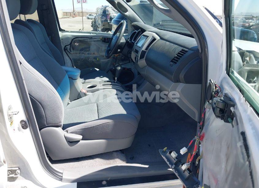 Photo 5 of 2011 Toyota Tacoma PRERUNNER V6 (VIN 3TMJU4GN5BM114111)