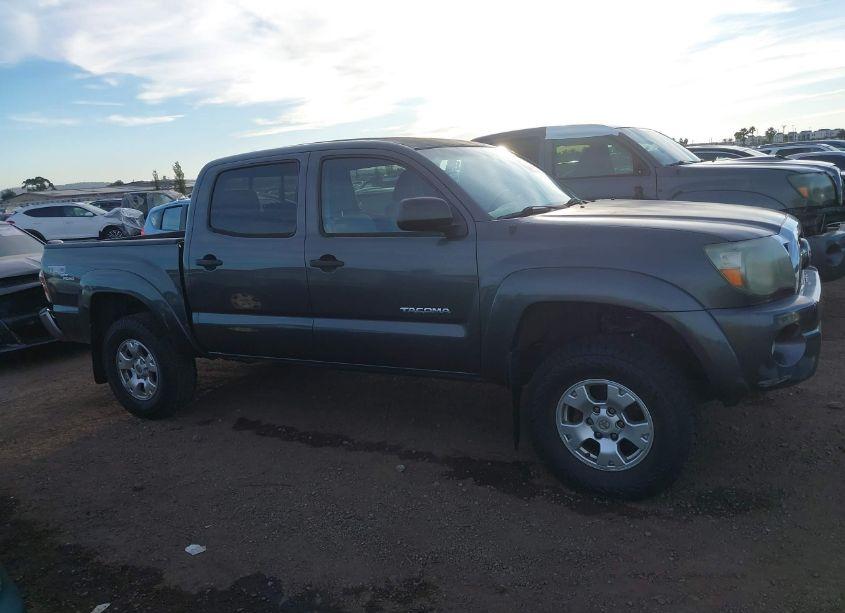Photo 13 of 2011 Toyota Tacoma DOUBLE CAB PRERUNNER (VIN 3TMJU4GN5BM116389)