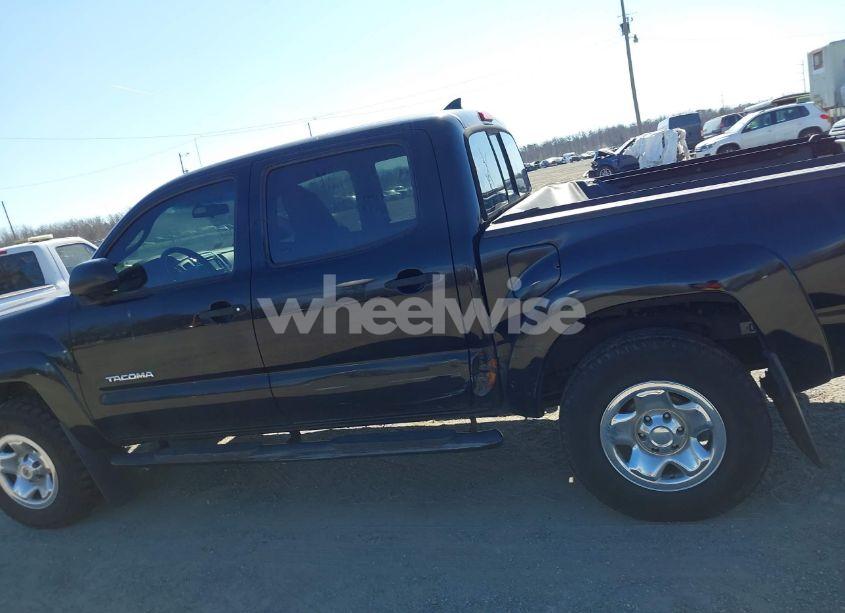 Photo 13 of 2015 Toyota Tacoma PRERUNNER V6 (VIN 3TMJU4GN5FM190644)