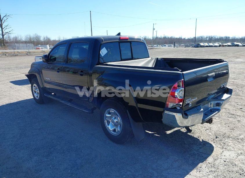 Photo 3 of 2015 Toyota Tacoma PRERUNNER V6 (VIN 3TMJU4GN5FM190644)