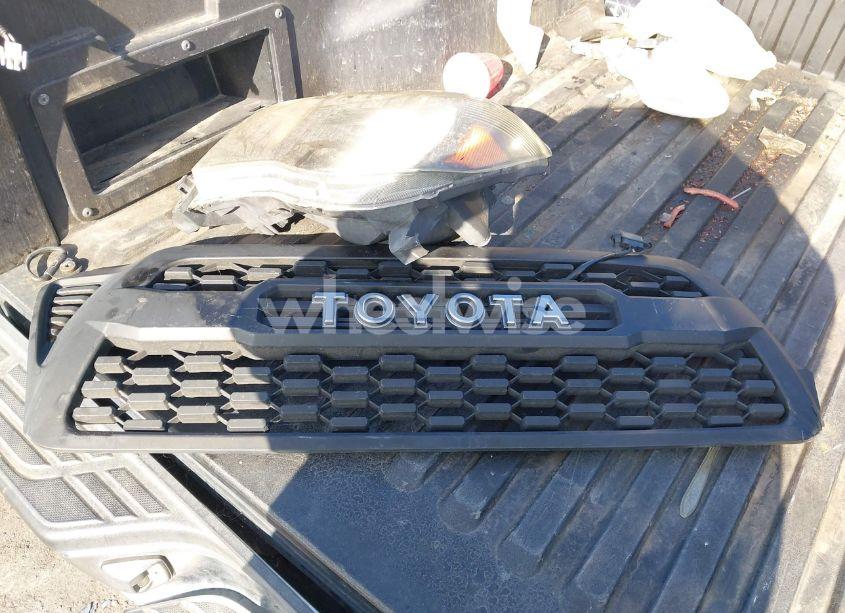 Photo 12 of 2011 Toyota Tacoma PRERUNNER V6 (VIN 3TMJU4GN7BM115809)