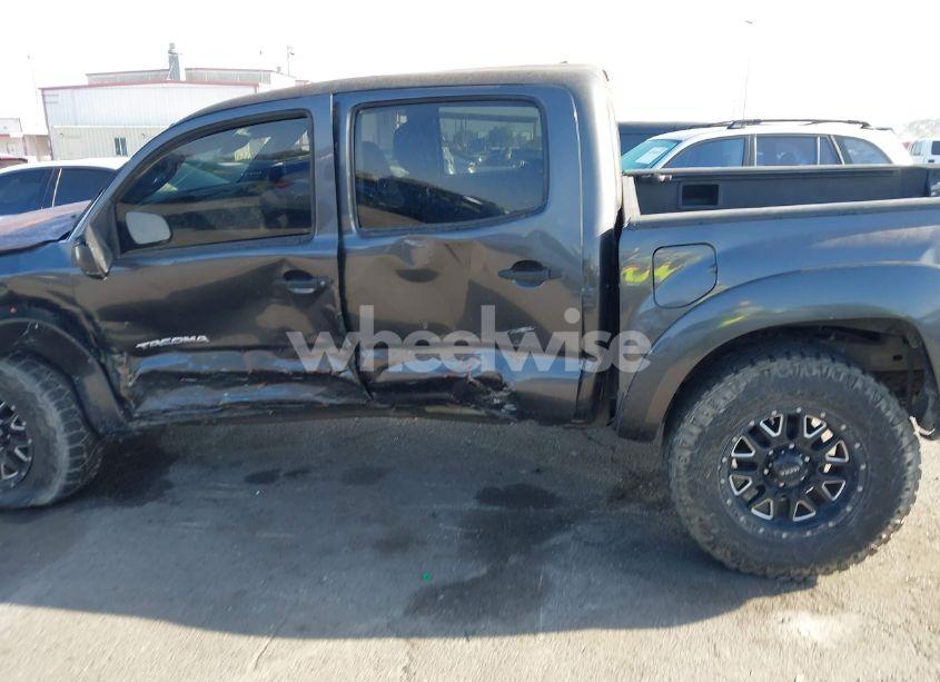 Photo 15 of 2011 Toyota Tacoma PRERUNNER V6 (VIN 3TMJU4GN7BM115809)