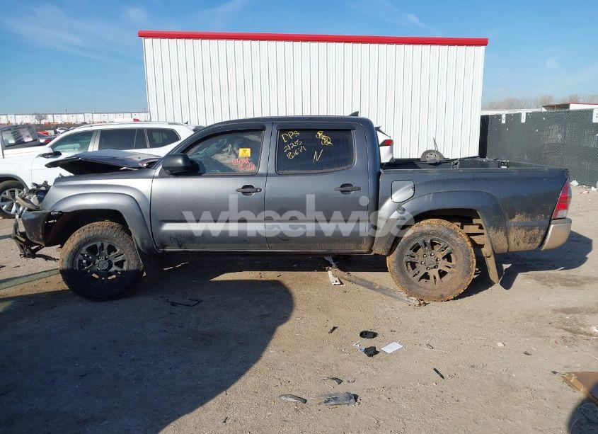 Photo 14 of 2015 Toyota Tacoma PRERUNNER V6 (VIN 3TMJU4GN7FM181671)