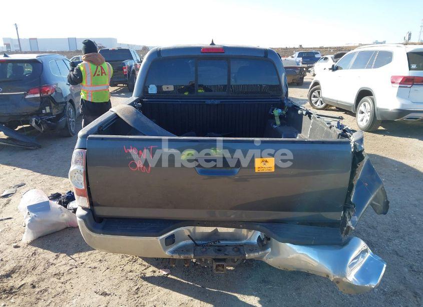 Photo 16 of 2015 Toyota Tacoma PRERUNNER V6 (VIN 3TMJU4GN7FM181671)