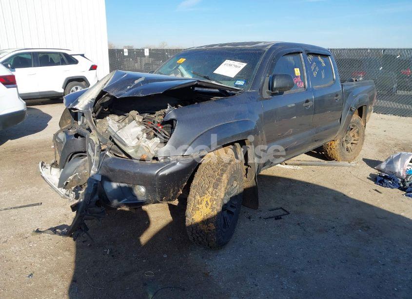 Photo 2 of 2015 Toyota Tacoma PRERUNNER V6 (VIN 3TMJU4GN7FM181671)
