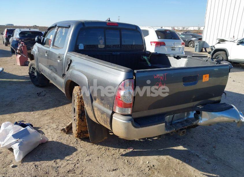 Photo 3 of 2015 Toyota Tacoma PRERUNNER V6 (VIN 3TMJU4GN7FM181671)