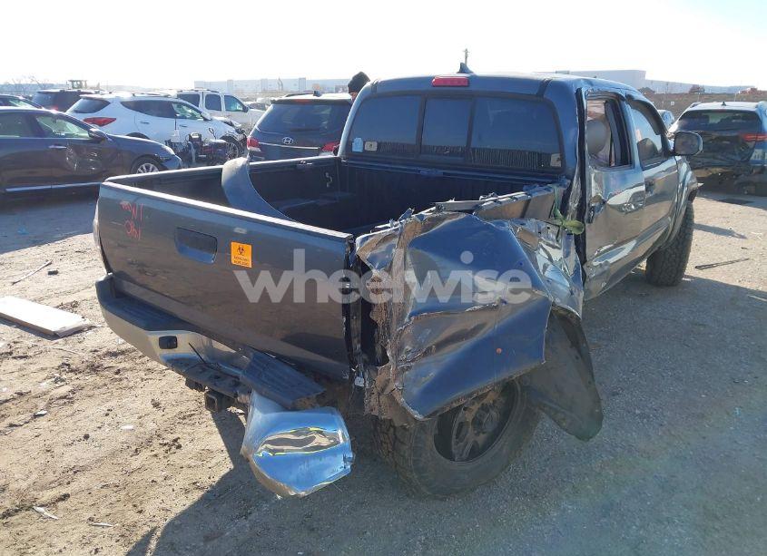 Photo 4 of 2015 Toyota Tacoma PRERUNNER V6 (VIN 3TMJU4GN7FM181671)