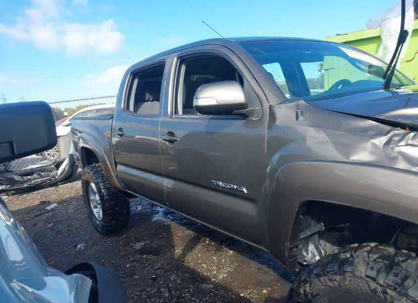 Photo 13 of 2014 Toyota Tacoma DOUBLE CAB PRERUNNER (VIN 3TMJU4GN8EM159600)