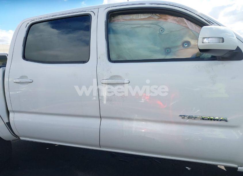 Photo 14 of 2015 Toyota Tacoma DOUBLE CAB PRERUNNER (VIN 3TMJU4GN8FM184580)