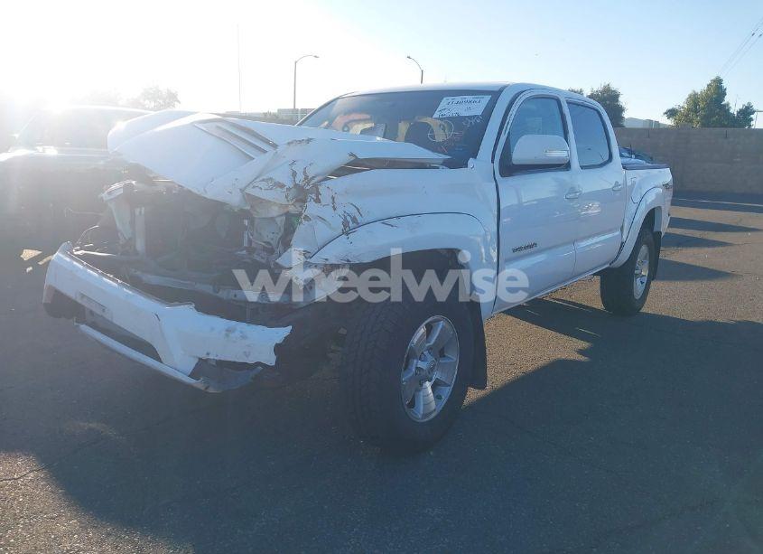 Photo 2 of 2015 Toyota Tacoma DOUBLE CAB PRERUNNER (VIN 3TMJU4GN8FM184580)