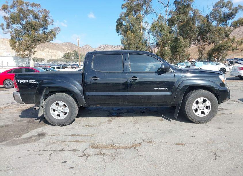 Photo 13 of 2015 Toyota Tacoma DOUBLE CAB PRERUNNER (VIN 3TMJU4GN8FM188788)