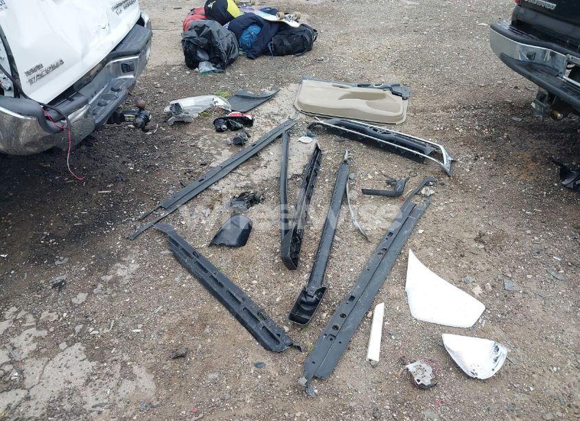Photo 12 of 2015 Toyota Tacoma PRERUNNER V6 (VIN 3TMJU4GN9FM179727)