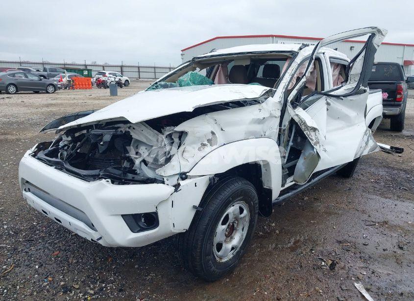 Photo 2 of 2015 Toyota Tacoma PRERUNNER V6 (VIN 3TMJU4GN9FM179727)