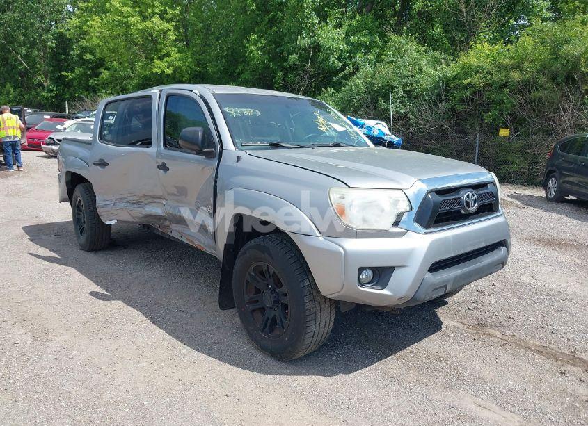 2015 Toyota Tacoma PRERUNNER V6 (VIN 3TMJU4GN9FM179890) main photo