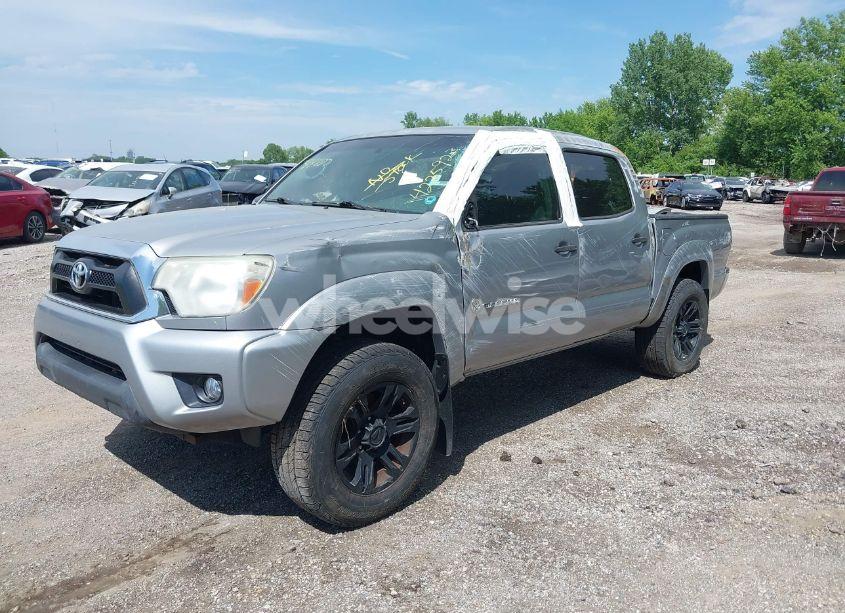 Photo 2 of 2015 Toyota Tacoma PRERUNNER V6 (VIN 3TMJU4GN9FM179890)