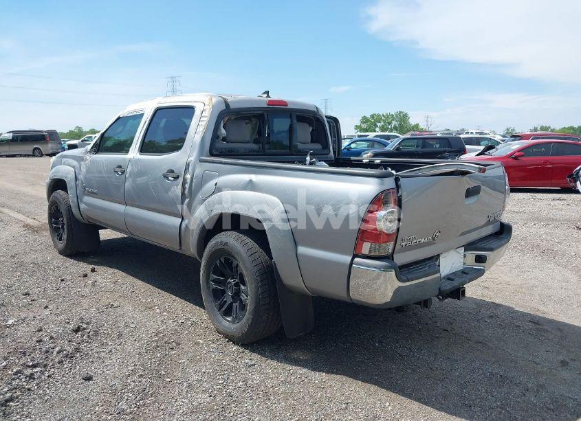 Photo 3 of 2015 Toyota Tacoma PRERUNNER V6 (VIN 3TMJU4GN9FM179890)