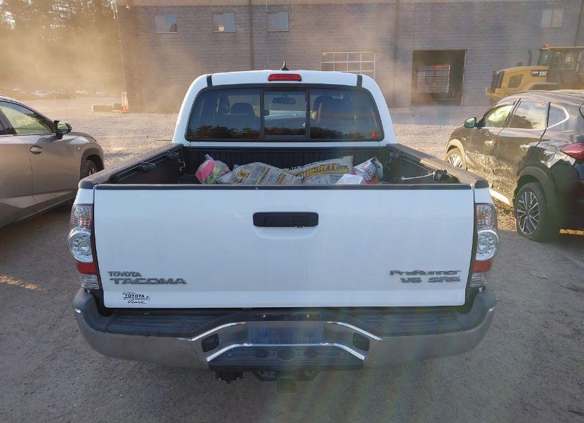 Photo 16 of 2014 Toyota Tacoma PRERUNNER V6 (VIN 3TMJU4GNXEM164409)