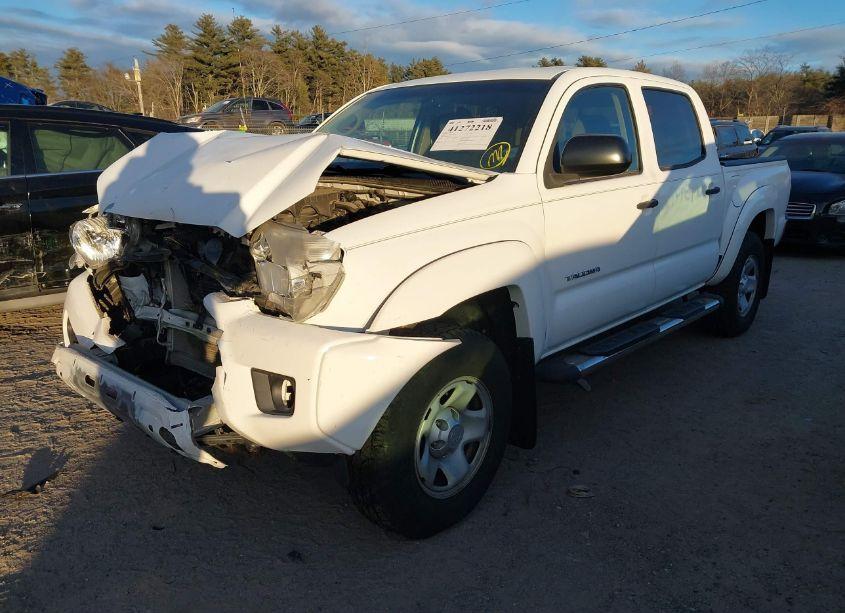 Photo 2 of 2014 Toyota Tacoma PRERUNNER V6 (VIN 3TMJU4GNXEM164409)