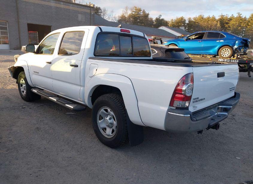 Photo 3 of 2014 Toyota Tacoma PRERUNNER V6 (VIN 3TMJU4GNXEM164409)