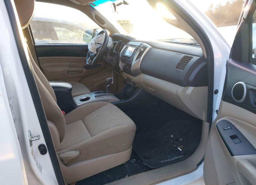 Photo 5 of 2014 Toyota Tacoma PRERUNNER V6 (VIN 3TMJU4GNXEM164409)