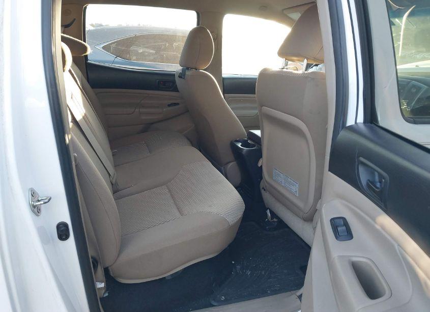 Photo 8 of 2014 Toyota Tacoma PRERUNNER V6 (VIN 3TMJU4GNXEM164409)