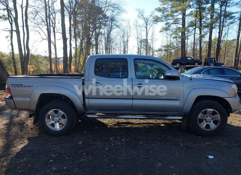 Photo 13 of 2015 Toyota Tacoma DOUBLE CAB PRERUNNER (VIN 3TMJU4GNXFM191580)