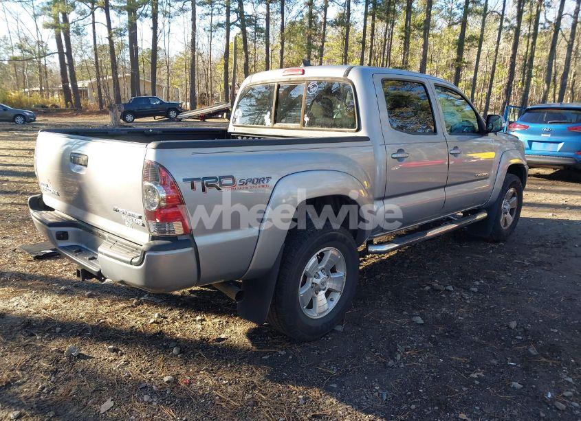 Photo 4 of 2015 Toyota Tacoma DOUBLE CAB PRERUNNER (VIN 3TMJU4GNXFM191580)