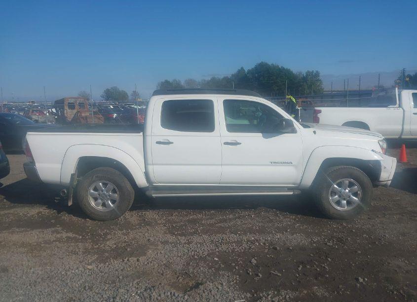 Photo 13 of 2009 Toyota Tacoma PRERUNNER V6 (VIN 3TMJU62N29M082991)