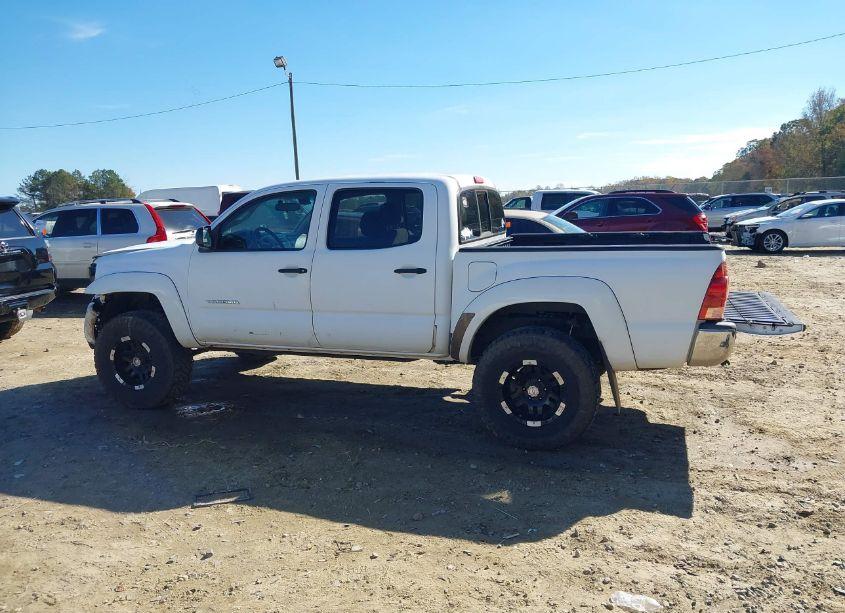 Photo 15 of 2007 Toyota Tacoma PRERUNNER V6 (VIN 3TMJU62N37M034896)